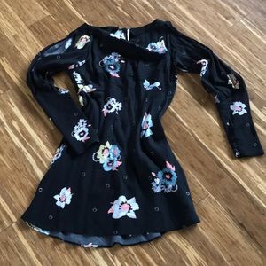 Free People - very cute dress (actual Size 4-6)